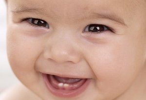 Первые зубы у ребенка 